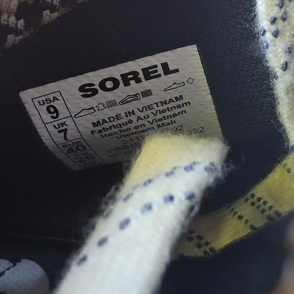 Sorel Out N About III Conquest Womens 9 Beige Good Waterproof Duck Boots